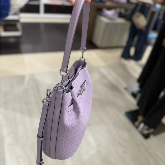 Kors Leather Purse Michael Kors Lilac Handbag Leather  display picture 1
